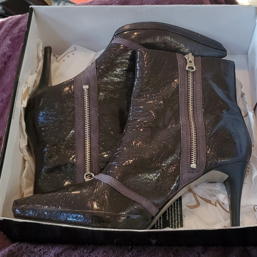 Carlos Santana Fashionista-Berry Booties